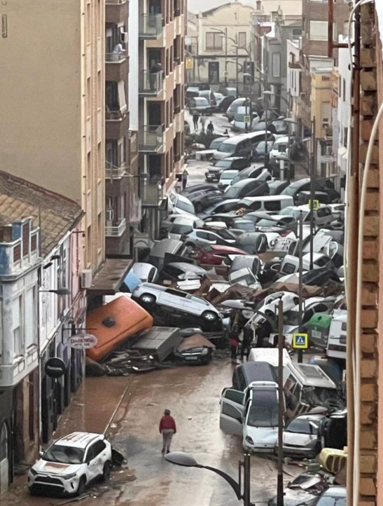 Y TARDARON MAS DE 48 HRS EN ACUDIR TÍMIDAMENTE A AYUDAR